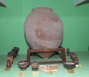 Large Burial Urn with Smaller Burial Pots - courtesy Government Museum, Chennai